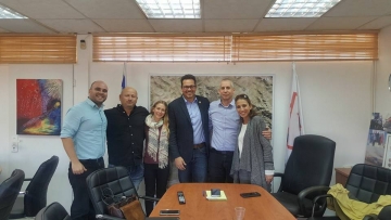 Be’Artzeinu on the cusp of breaking ground in Arad: Community-building activists meet with the mayor of Arad and tour the future site of the alumni neighborhood